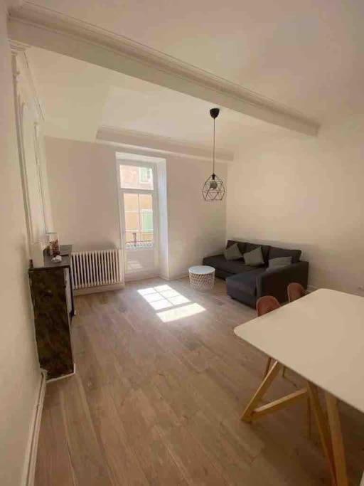 Appartement De Charme Au Coeur Du Centre Ville . مييو المظهر الخارجي الصورة