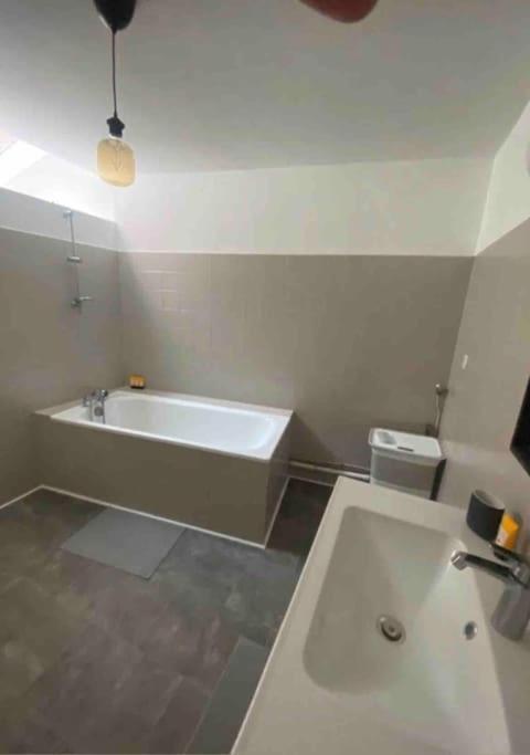 Appartement De Charme Au Coeur Du Centre Ville . مييو المظهر الخارجي الصورة
